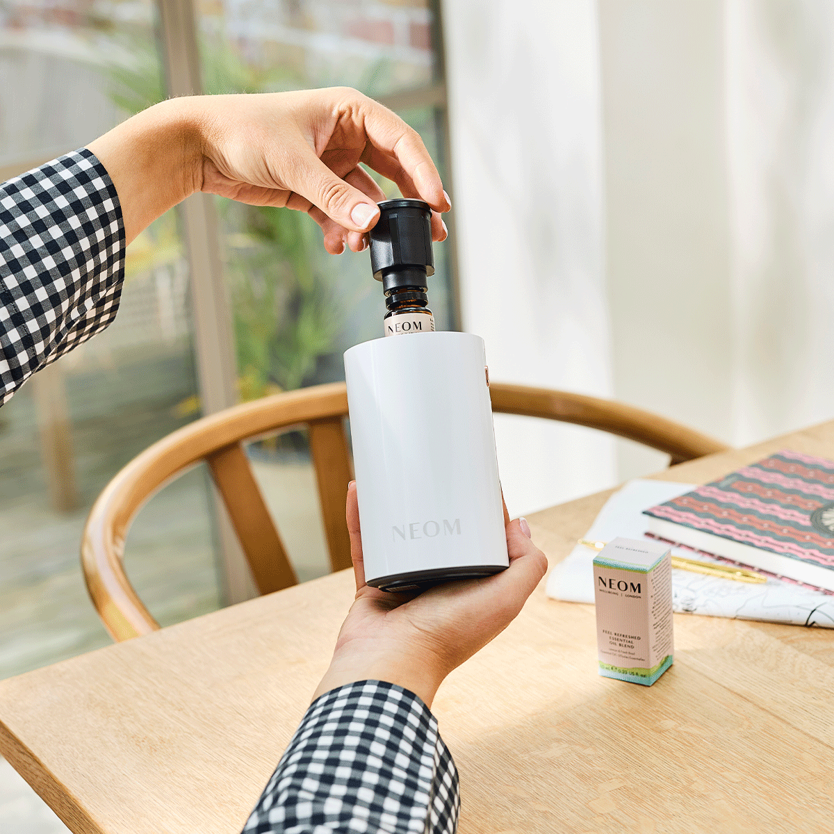 NEOM Wellbeing Pod Mini+ Waterless Essential Oil Diffuser - white