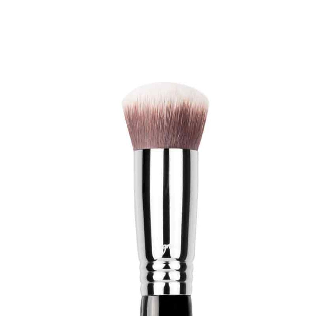 closeup of the Sigma Beauty F82 - Round Kabuki Brush head